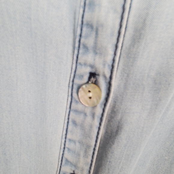 T&W DESIGNS Women's Button Down Chambray Tencel Shirt Sz S NWT - Picture 3 of 9